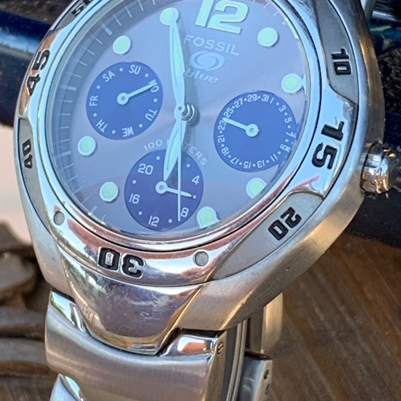 Fossil BLUE Silver Tone Water Resistant BQ-9093 Unisex Watch - Picture 2 of 9